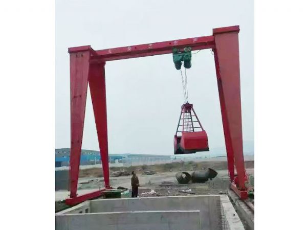 龍門吊主梁的形式與結(jié)構(gòu)(圖1)